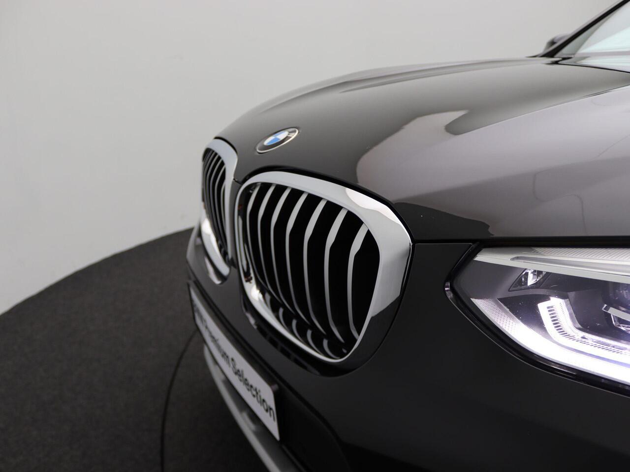 BMW X3 sDrive20i High Executive | Parking Pack | Comfort Access | Achteruitrijcamera | Panoramadak | Head-Up Display | HiFi | 20''