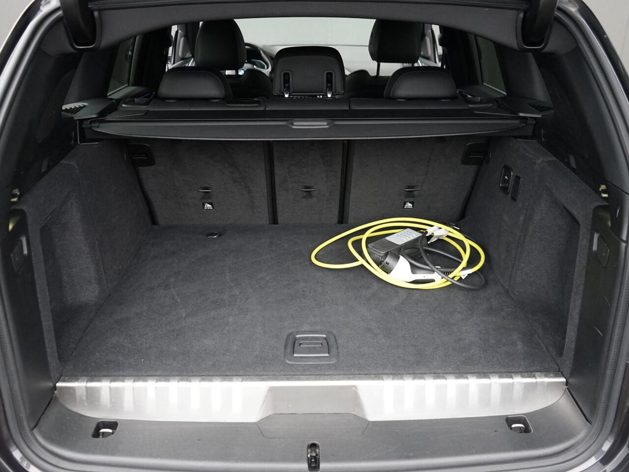 BMW X3 xDrive30e High Executive BMW Live Dashboard Professional / Harman-Kardon / Sportstoelen / Privacy glass / 19'' LM velgen / LED / Stoel+stuur verw. /