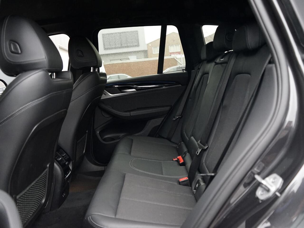 BMW X3 xDrive30e High Executive BMW Live Dashboard Professional / Harman-Kardon / Sportstoelen / Privacy glass / 19'' LM velgen / LED / Stoel+stuur verw. /