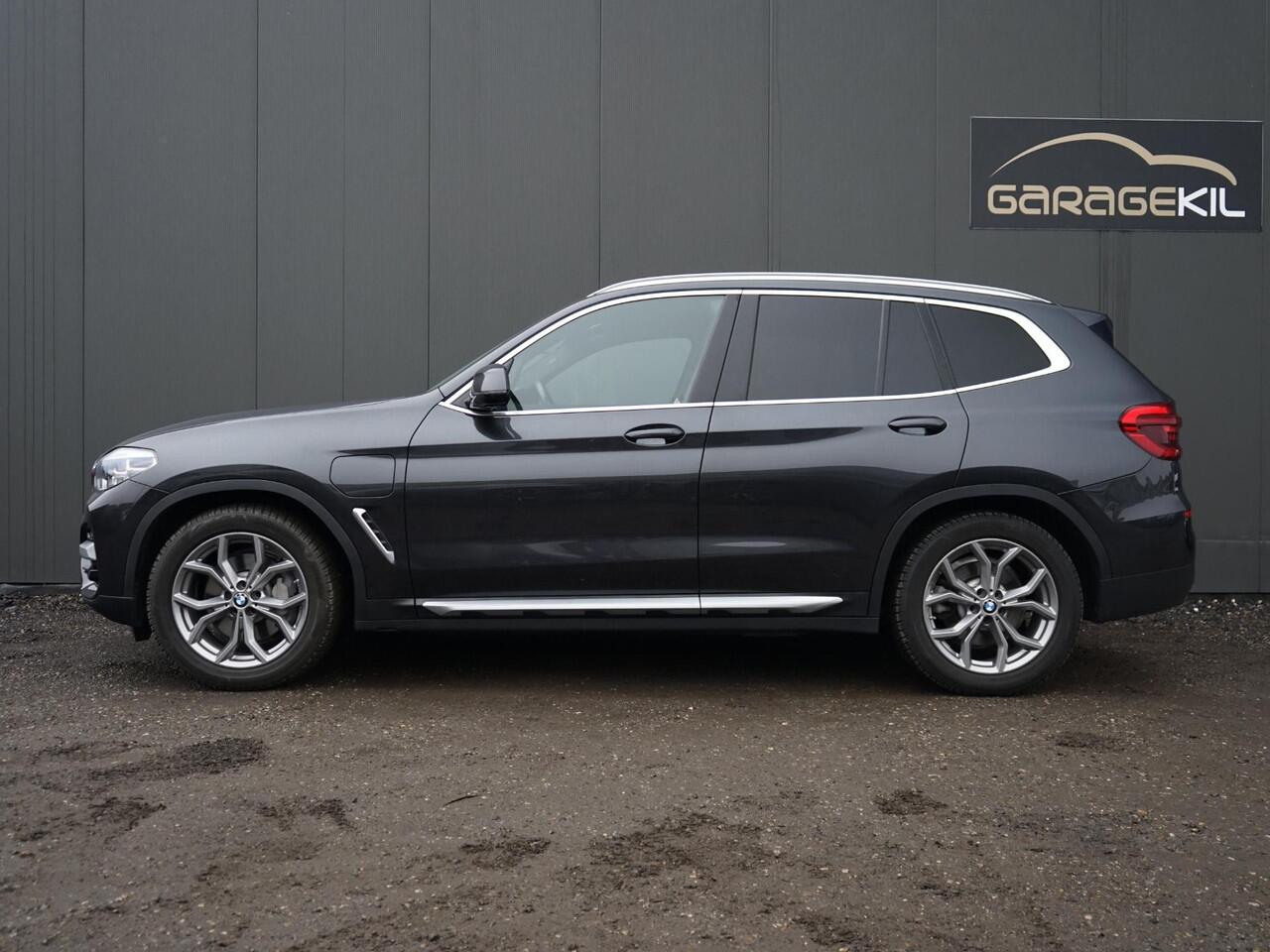 BMW X3 xDrive30e High Executive BMW Live Dashboard Professional / Harman-Kardon / Sportstoelen / Privacy glass / 19'' LM velgen / LED / Stoel+stuur verw. /