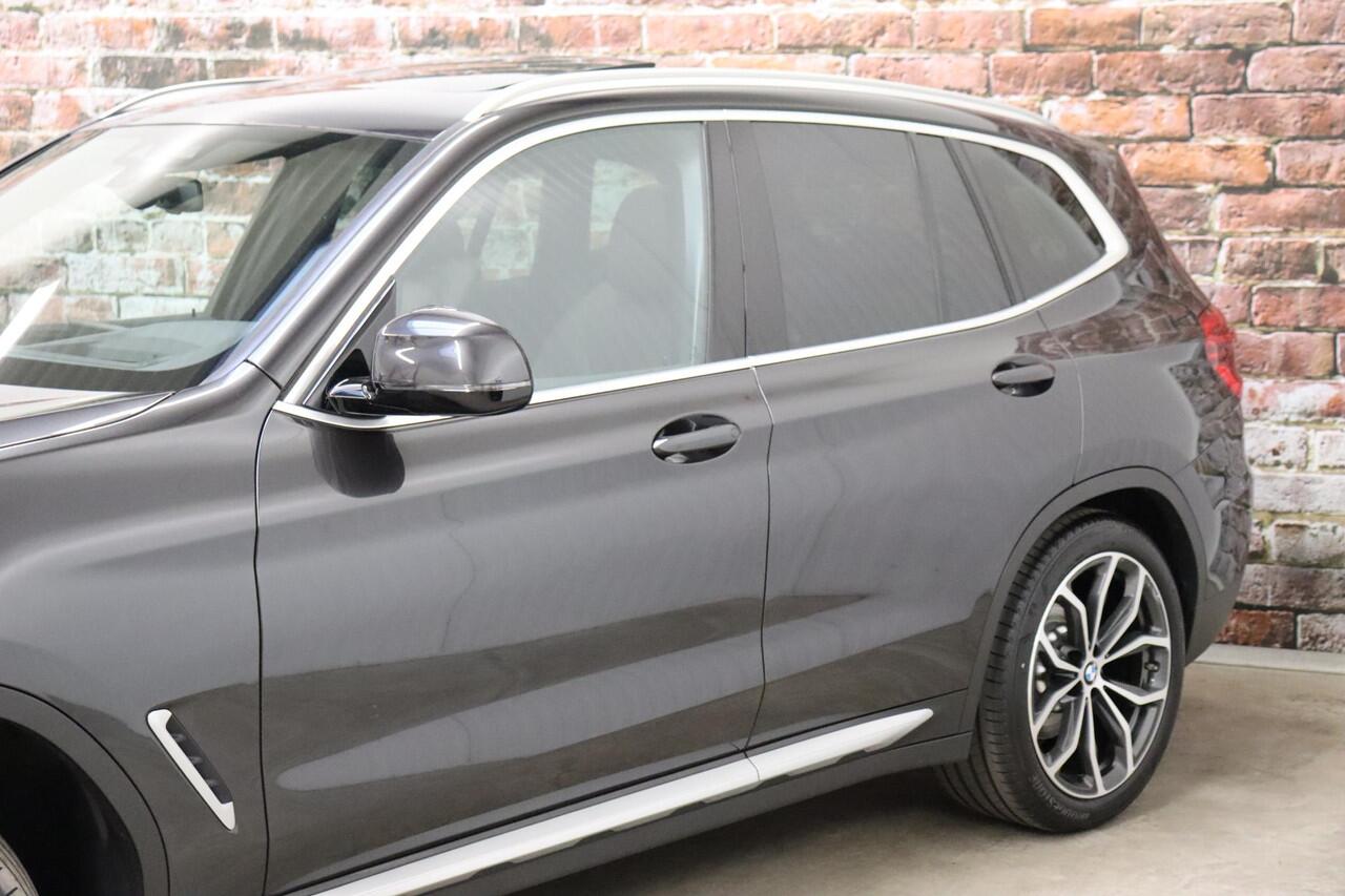 BMW X3 xDrive20i High Executive xLine Automaat / Live Cockpit Professional / Panoramadak / Wegklapbare Trekhaak / Sportstoelen Elektrisch Verstelbaar / Adaptieve LED-koplamp / Driving Assistant / Head-Up Display / 20 Inch / Stoelverwarming / Hifi / Chrome Line /