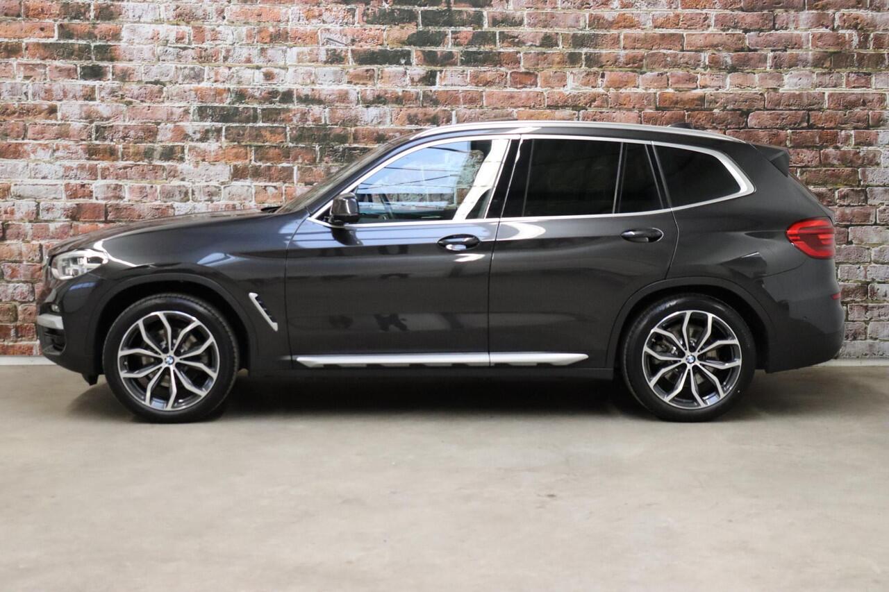 BMW X3 xDrive20i High Executive xLine Automaat / Live Cockpit Professional / Panoramadak / Wegklapbare Trekhaak / Sportstoelen Elektrisch Verstelbaar / Adaptieve LED-koplamp / Driving Assistant / Head-Up Display / 20 Inch / Stoelverwarming / Hifi / Chrome Line /