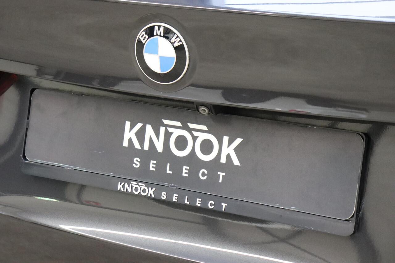 BMW X3 xDrive20i High Executive xLine Automaat / Live Cockpit Professional / Panoramadak / Wegklapbare Trekhaak / Sportstoelen Elektrisch Verstelbaar / Adaptieve LED-koplamp / Driving Assistant / Head-Up Display / 20 Inch / Stoelverwarming / Hifi / Chrome Line /