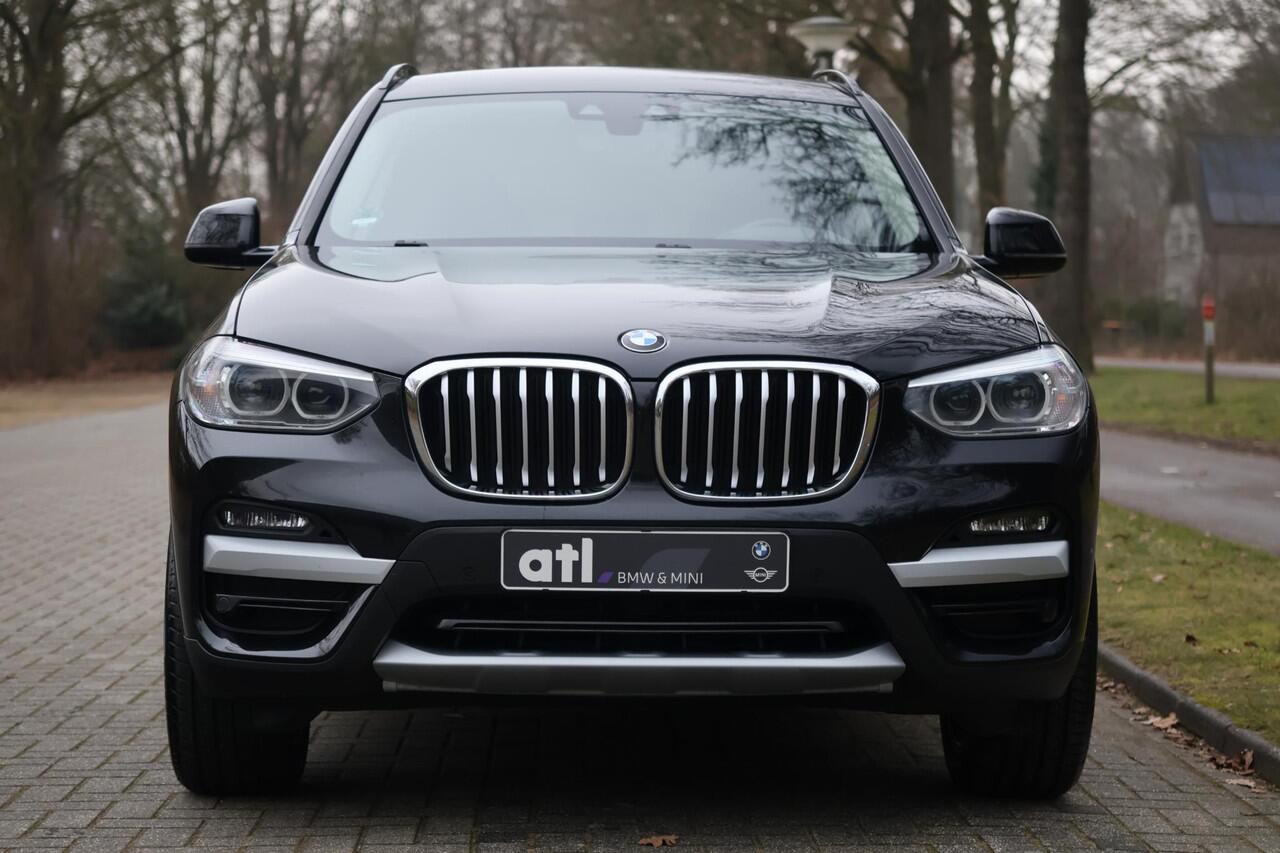 BMW X3 xDrive20i X-Line | 20" | HUD | Trekhaak | Keyless | LED | Hifi | Alarm kl.3 | Sportstoelen | Stoelverwarming | Live Cockpit Pro | Etc.