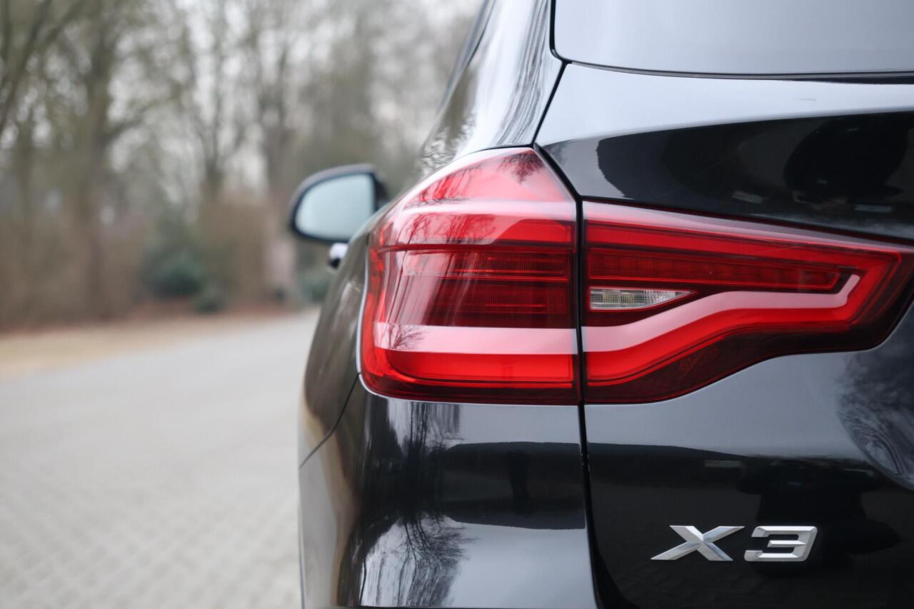 BMW X3 xDrive20i X-Line | 20" | HUD | Trekhaak | Keyless | LED | Hifi | Alarm kl.3 | Sportstoelen | Stoelverwarming | Live Cockpit Pro | Etc.