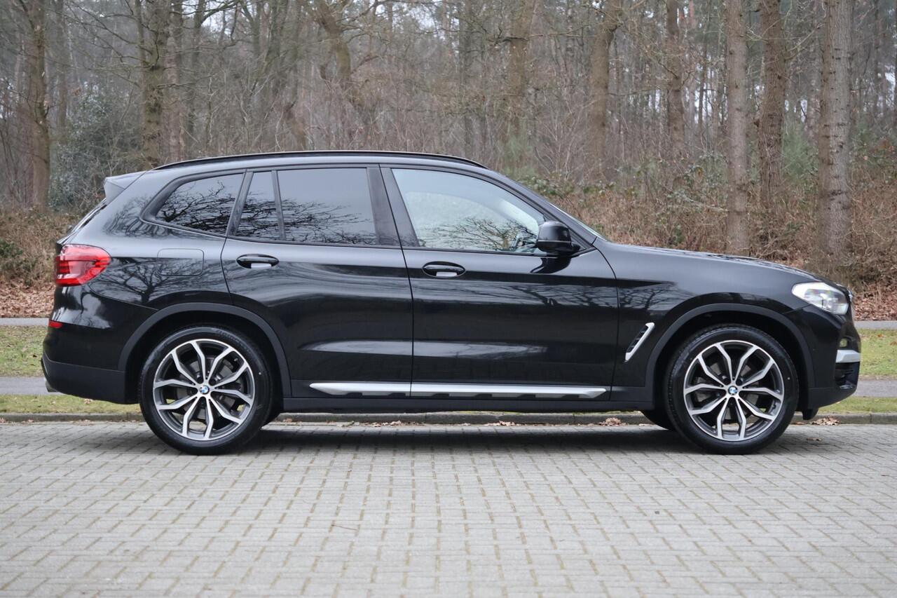 BMW X3 xDrive20i X-Line | 20" | HUD | Trekhaak | Keyless | LED | Hifi | Alarm kl.3 | Sportstoelen | Stoelverwarming | Live Cockpit Pro | Etc.