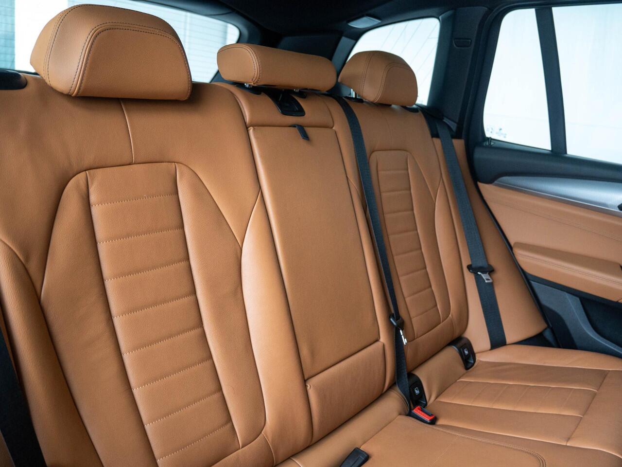 BMW X3 xDrive20i | High Executive | M Sport | Stuurwielrand Verwarmd | Head-Up Display | Stoelverwarming | Panoramadak | 20''