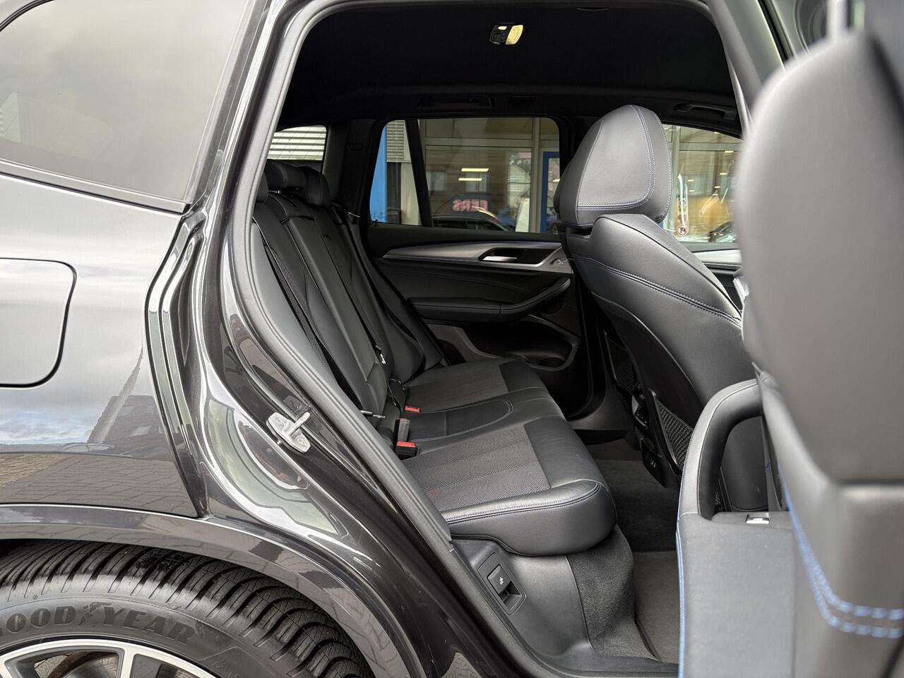 BMW X3 xDrive30e M Sport Plug-in Hybride | PHEV | Elek. Trekhaak | 20 inch | M pakket | Stoelverwarming | Shadowline Exterior | Adaptive Led verlichting | Hifi | Volledig digitaal instrumentenpaneel