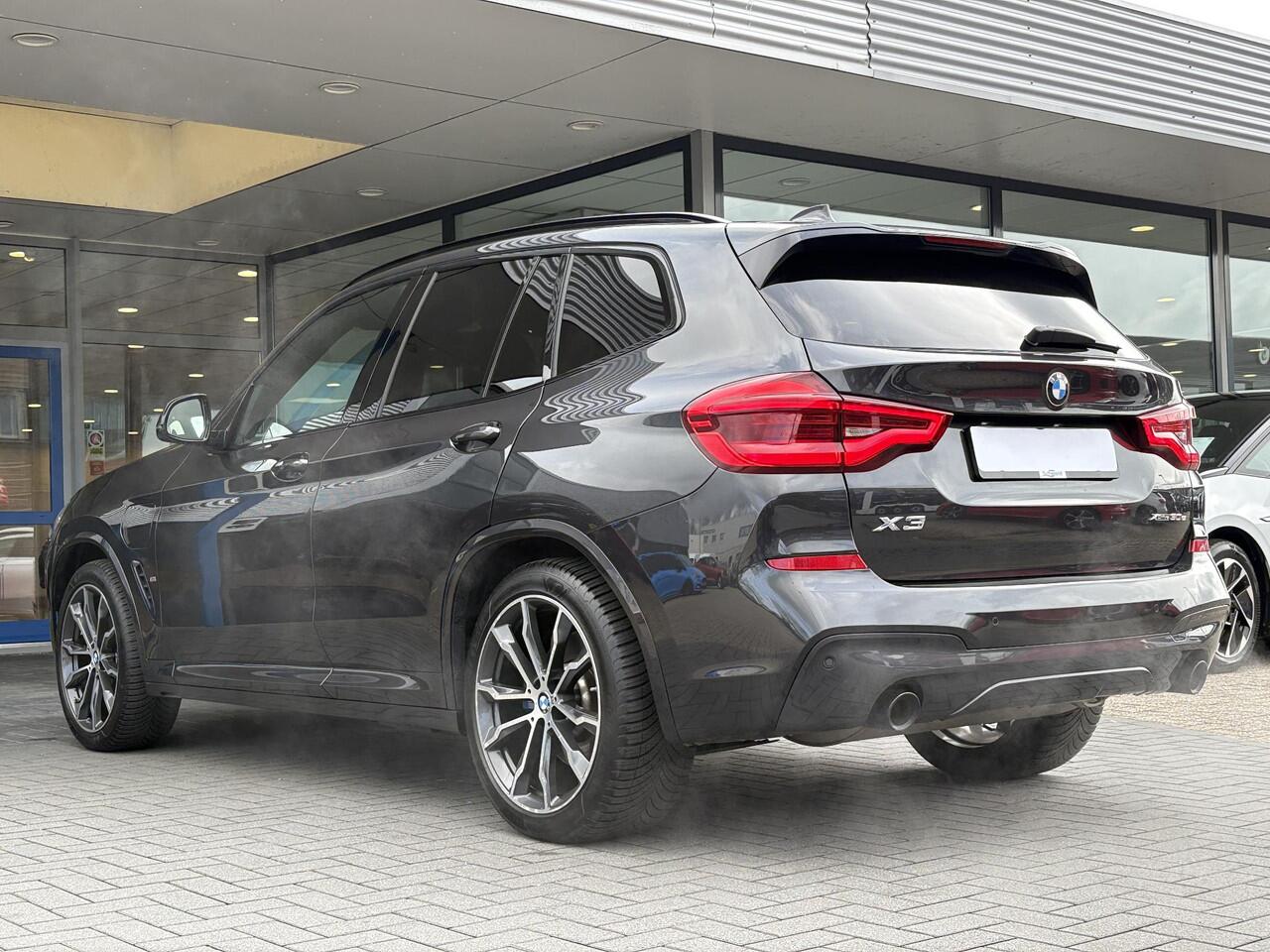 BMW X3 xDrive30e M Sport Plug-in Hybride | PHEV | Elek. Trekhaak | 20 inch | M pakket | Stoelverwarming | Shadowline Exterior | Adaptive Led verlichting | Hifi | Volledig digitaal instrumentenpaneel