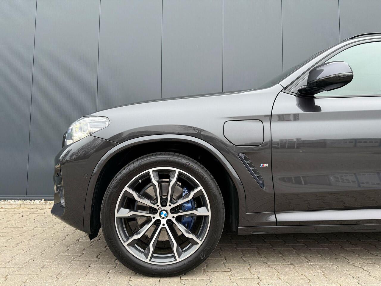 BMW X3 xDrive30e M-sport / pano / head up / M sportstoel