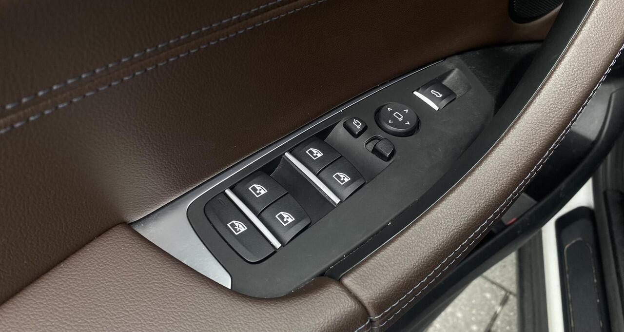 BMW X3 xDrive30e High Executive Laserlight | Sportstoelen | Head Up | Panoramadak