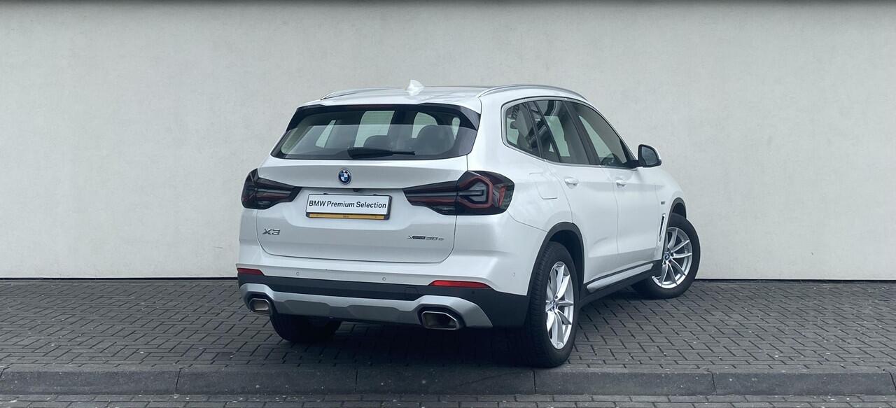 BMW X3 xDrive30e High Executive Laserlight | Sportstoelen | Head Up | Panoramadak