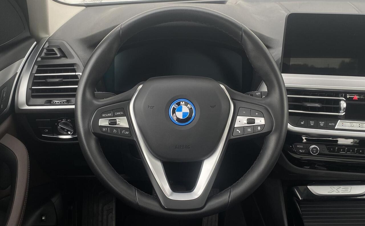 BMW X3 xDrive30e High Executive Laserlight | Sportstoelen | Head Up | Panoramadak