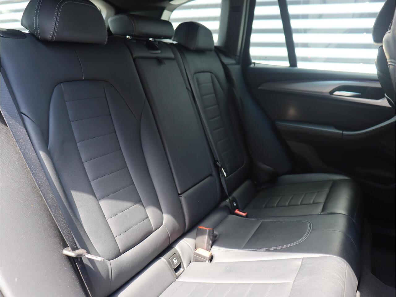 BMW X3 xDrive30e | High Executive | M Sportpakket | Parking Pack | Hi-Fi | Sportstoelen | Adaptive LED | Climate Control | 19'' LMV