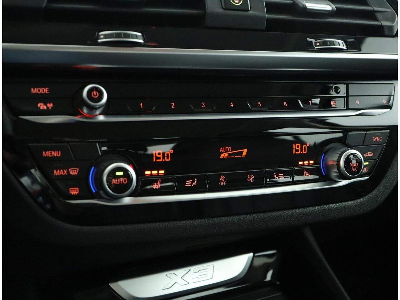 BMW X3 xDrive20i Business Edition Plus | Trekhaak | Stoelverwarming