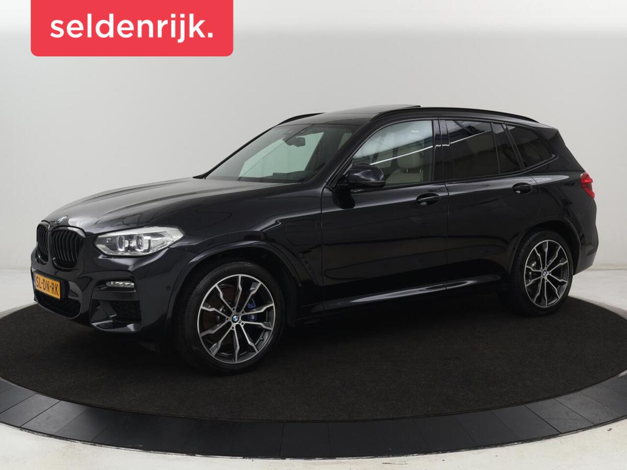 BMW X3 xDrive30e M Sport | Panoramadak | Trekhaak | Head-Up | Stoelverwarming | Leder | Live Cockpit | Stuurverwarming | Carplay | Camera | 20'' | Navigatie | Keyless | PHEV | Plug In