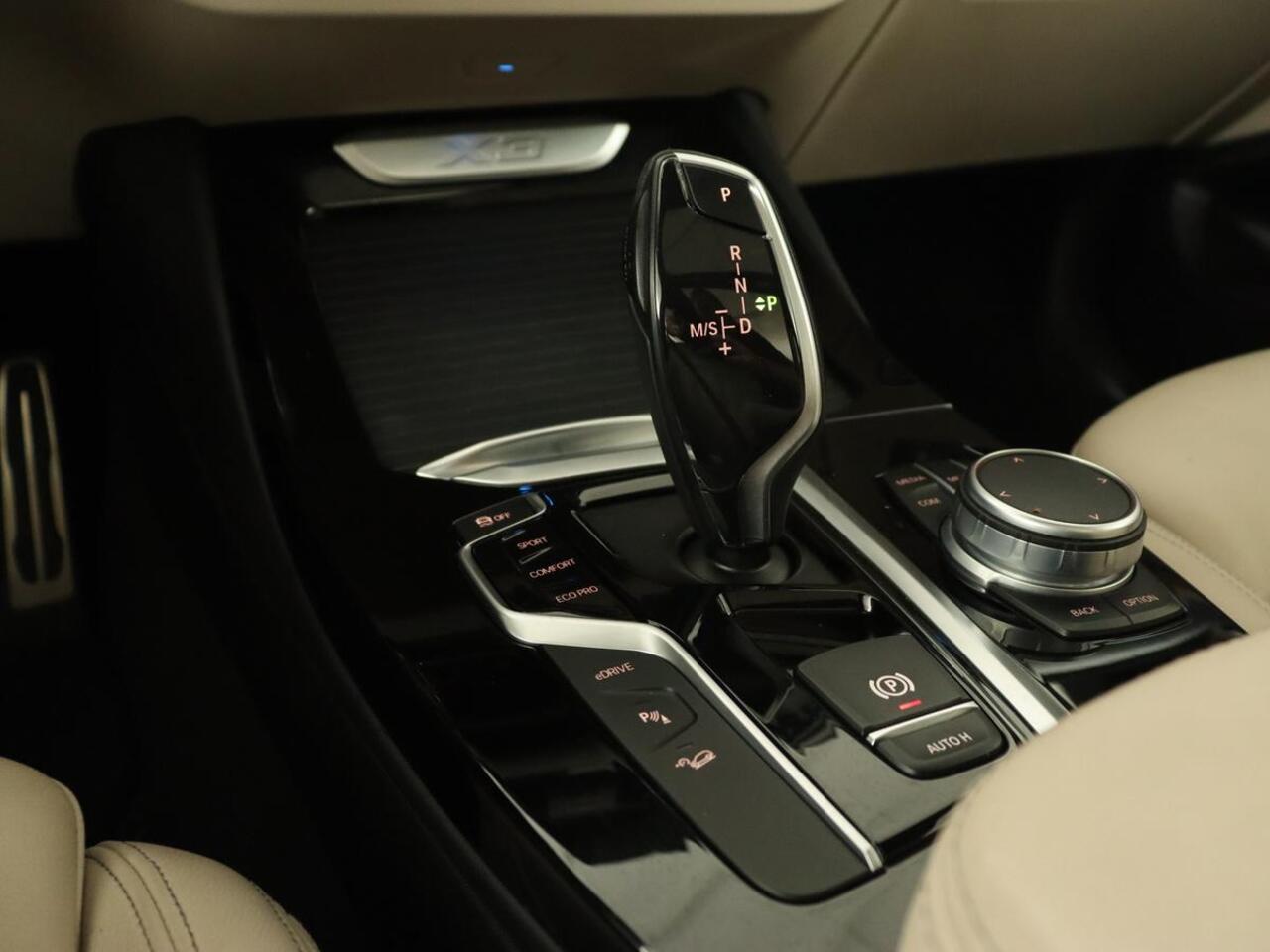 BMW X3 xDrive30e M Sport | Panoramadak | Trekhaak | Head-Up | Stoelverwarming | Leder | Live Cockpit | Stuurverwarming | Carplay | Camera | 20'' | Navigatie | Keyless | PHEV | Plug In