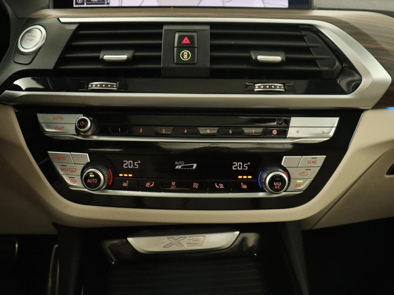 BMW X3 xDrive30e M Sport | Panoramadak | Trekhaak | Head-Up | Stoelverwarming | Leder | Live Cockpit | Stuurverwarming | Carplay | Camera | 20'' | Navigatie | Keyless | PHEV | Plug In