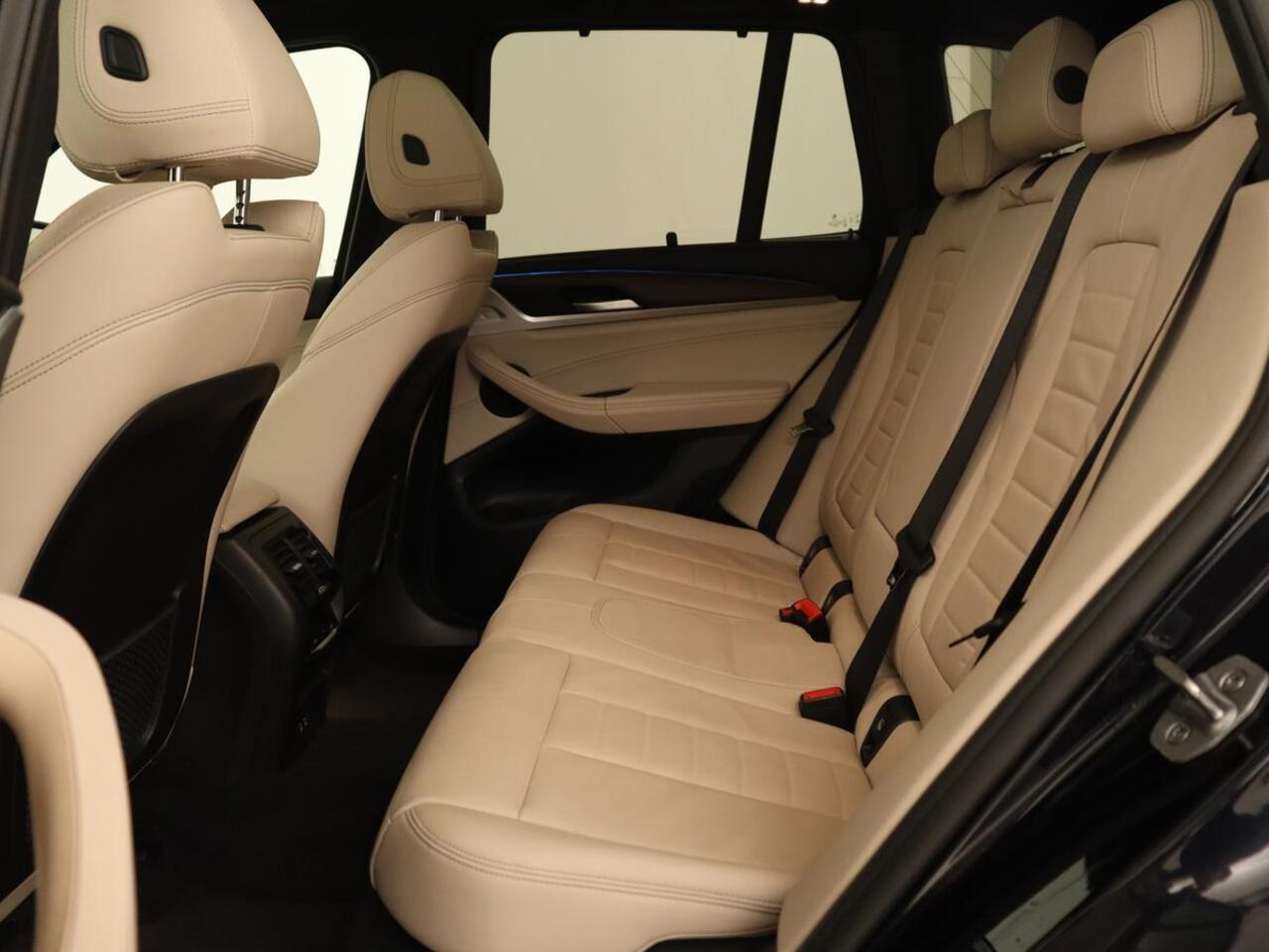 BMW X3 xDrive30e M Sport | Panoramadak | Trekhaak | Head-Up | Stoelverwarming | Leder | Live Cockpit | Stuurverwarming | Carplay | Camera | 20'' | Navigatie | Keyless | PHEV | Plug In