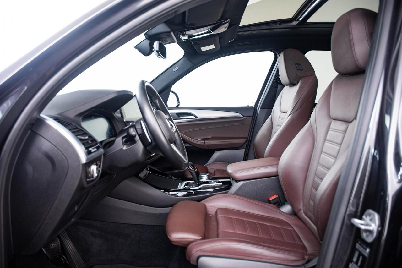 BMW X3 xDrive30e High Executive xLine - Trekhaak - Panoramadak - Parking/Driving Assistant Plus - Elektrisch verstelbare/verwarmde stoelen - Head up - Hifi - Sportstoelen - Comfort Access - Active Protection -