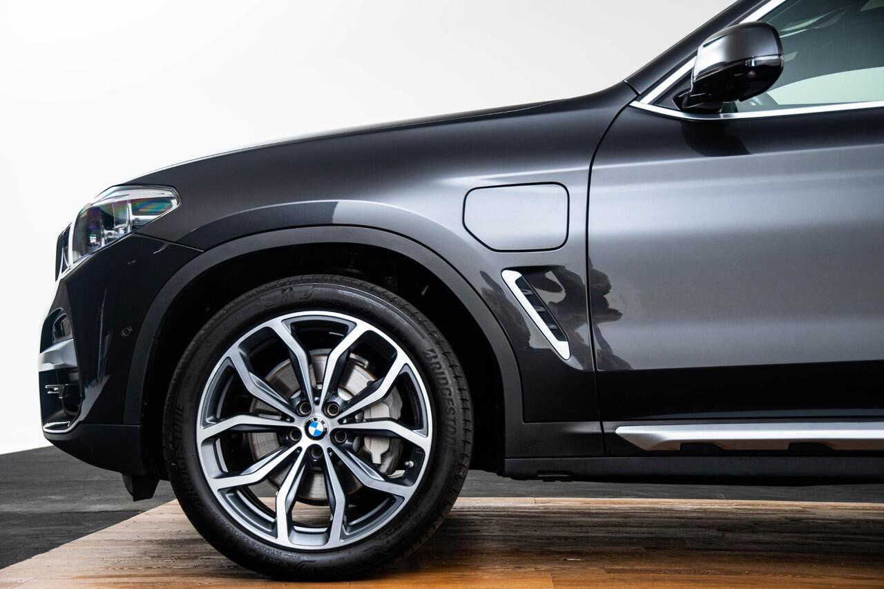 BMW X3 xDrive30e High Executive xLine - Trekhaak - Panoramadak - Parking/Driving Assistant Plus - Elektrisch verstelbare/verwarmde stoelen - Head up - Hifi - Sportstoelen - Comfort Access - Active Protection -