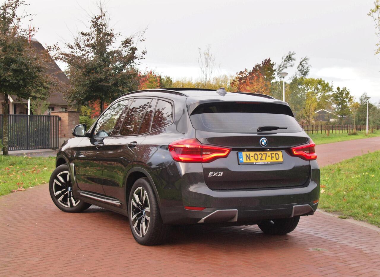 BMW X3 iX3 Executive 80 kWh | Panoramadak | Camera | Trekhaak | Sfeerverlichting | Apple Carplay |