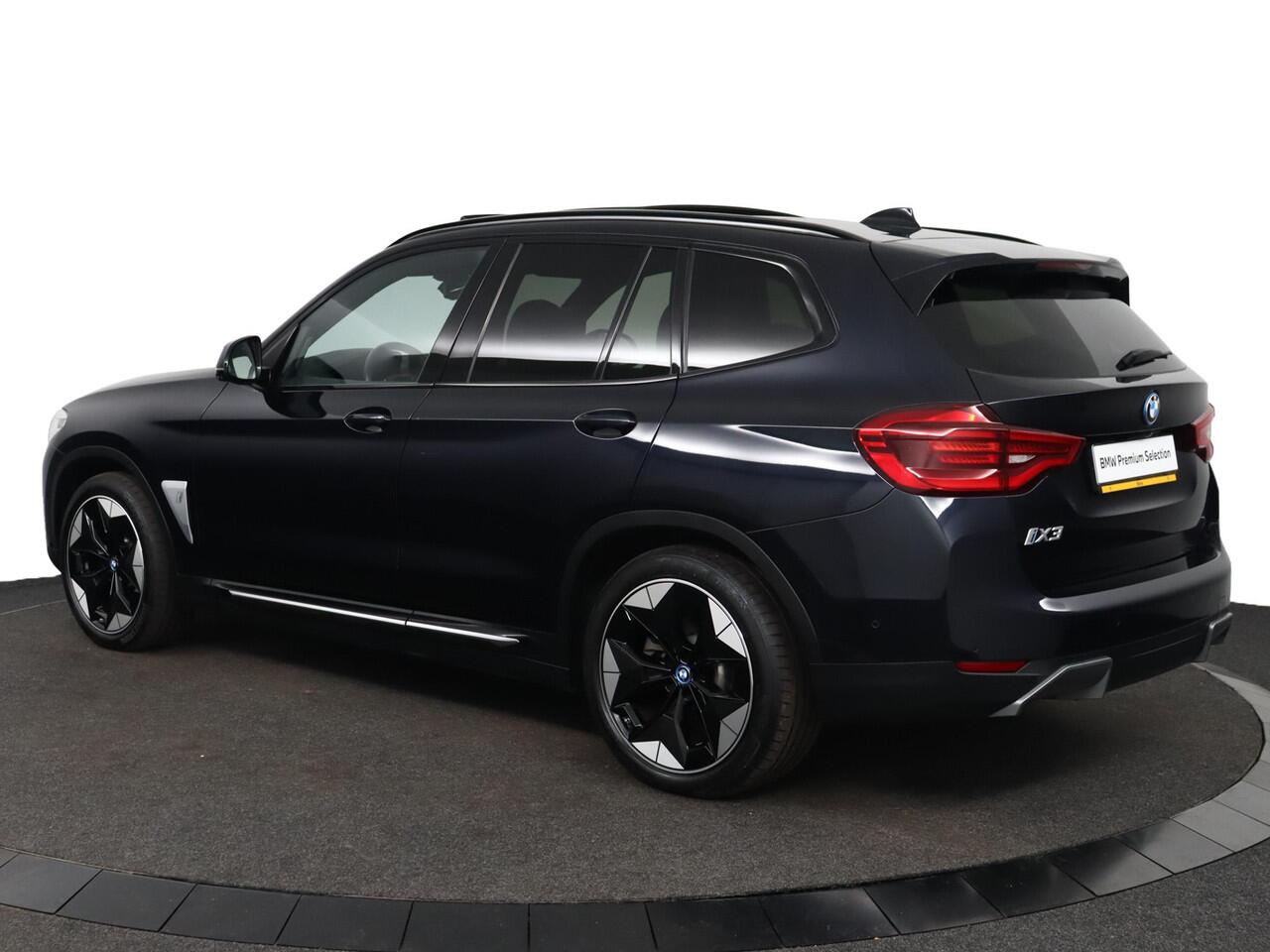 BMW X3 iX3 High Executive 80 kWh | trekhaak elektrisch | Pano | dodehoek detectie | head-up display | Voorstoelen Verwarmd |