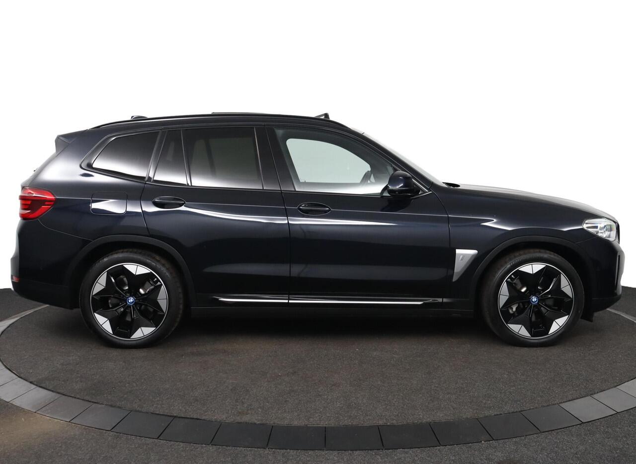 BMW X3 iX3 High Executive 80 kWh | trekhaak elektrisch | Pano | dodehoek detectie | head-up display | Voorstoelen Verwarmd |
