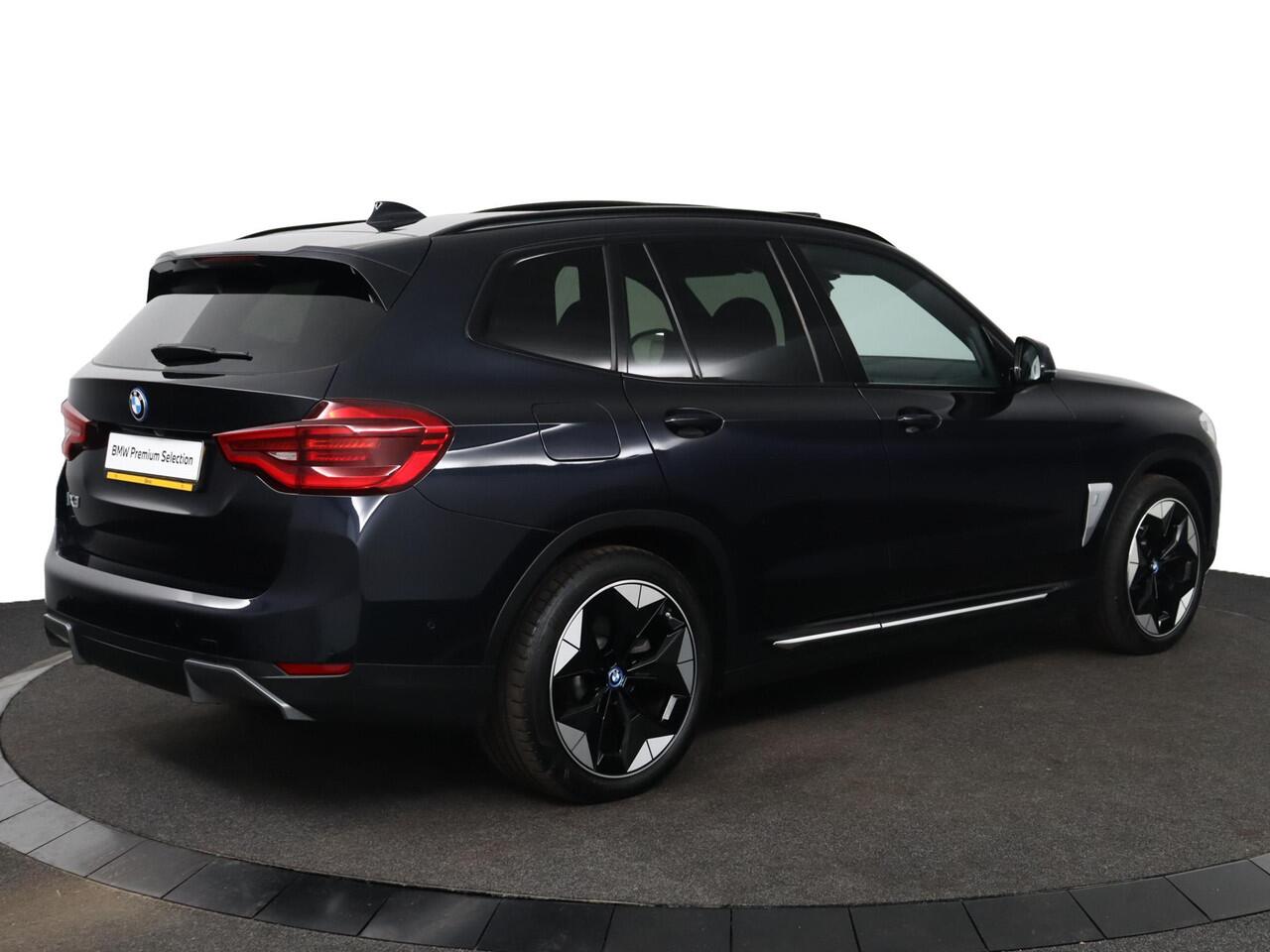 BMW X3 iX3 High Executive 80 kWh | trekhaak elektrisch | Pano | dodehoek detectie | head-up display | Voorstoelen Verwarmd |