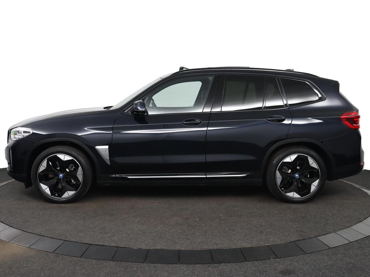 BMW X3 iX3 High Executive 80 kWh | trekhaak elektrisch | Pano | dodehoek detectie | head-up display | Voorstoelen Verwarmd |