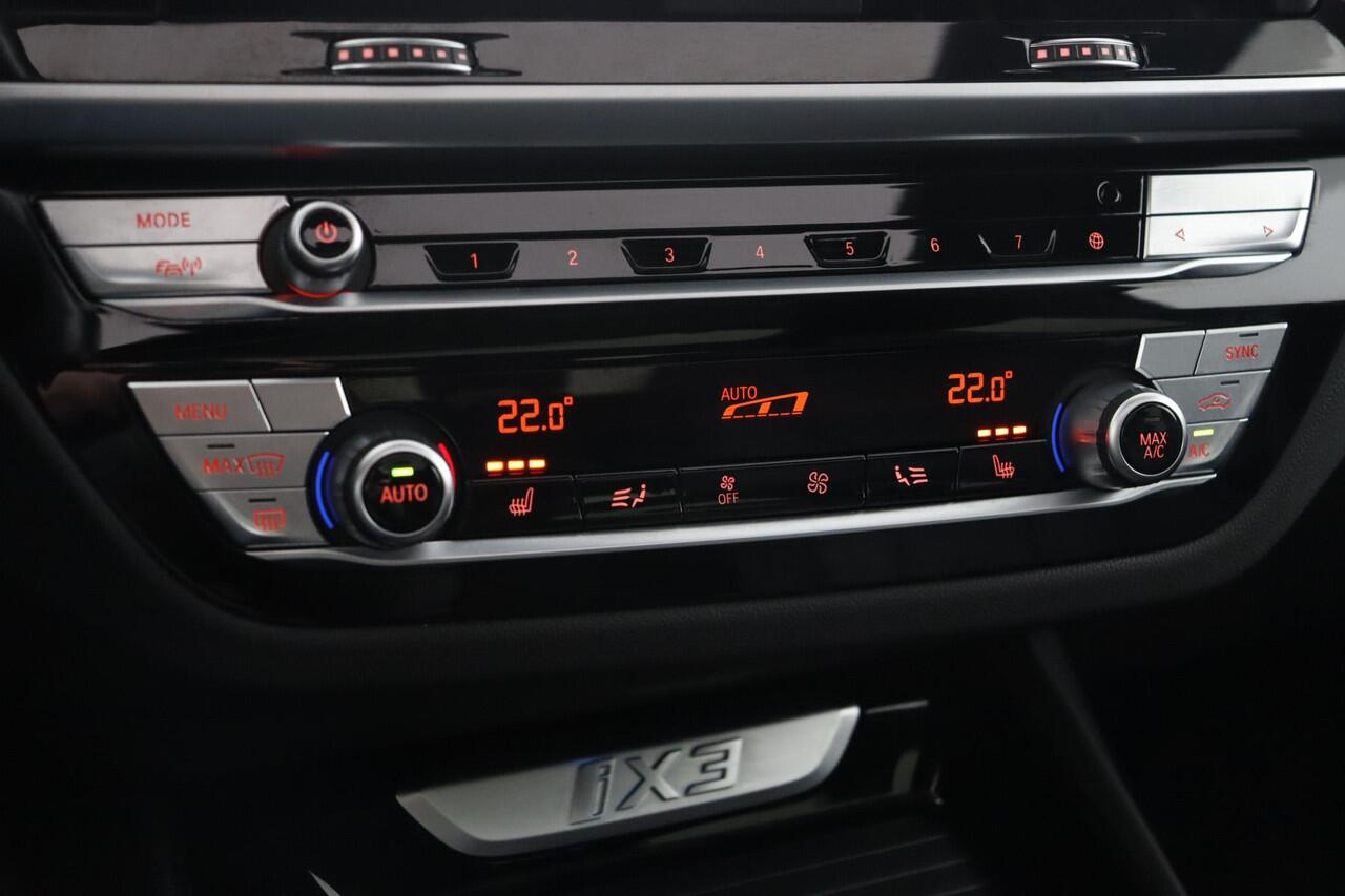 BMW X3 iX3 High Executive 80 kWh | trekhaak elektrisch | Pano | dodehoek detectie | head-up display | Voorstoelen Verwarmd |