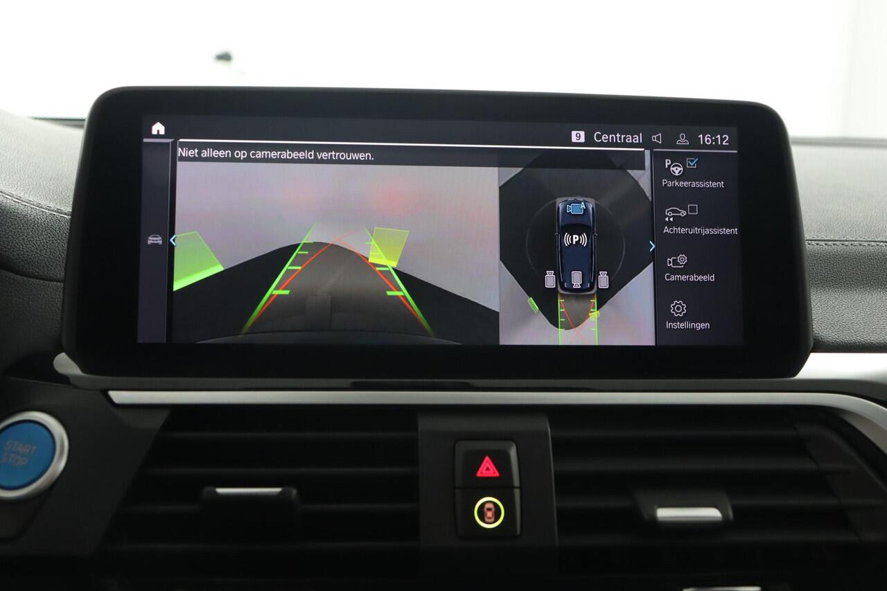 BMW X3 iX3 High Executive 80 kWh | trekhaak elektrisch | Pano | dodehoek detectie | head-up display | Voorstoelen Verwarmd |