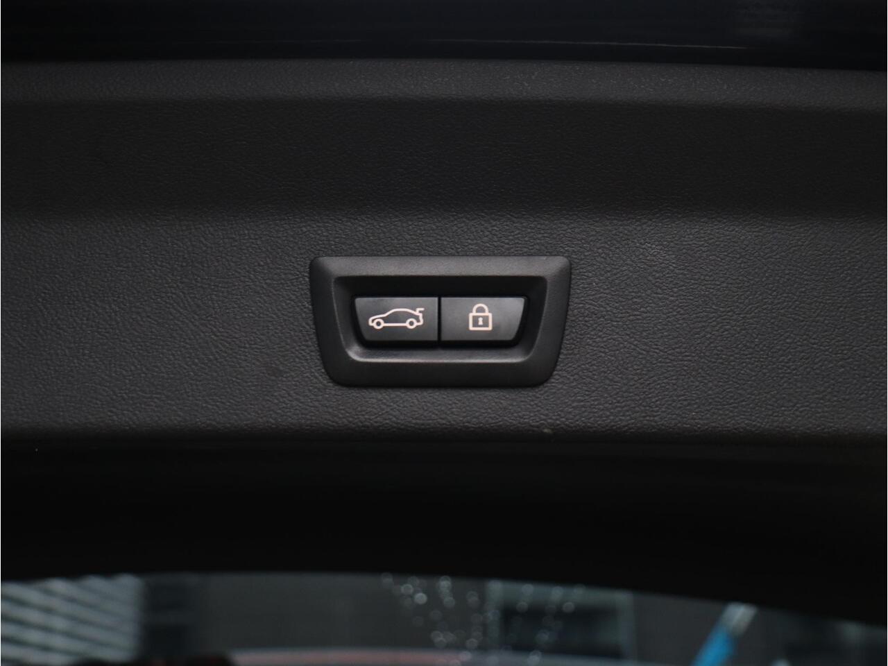 BMW X3 xDrive20i | High Executive | X-Line | Panodak | Driving Assistant | Apple Carplay | Achteruitrijcamera | HiFi | Comfort Access | 20'' LMV