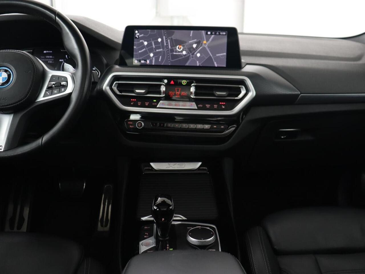 BMW X3 xDrive30e M Sport | Panoramadak | Leder | Stoelverwarming | Camera | Sportstoelen | Carplay | 20'' | Navigatie | Live Cockpit