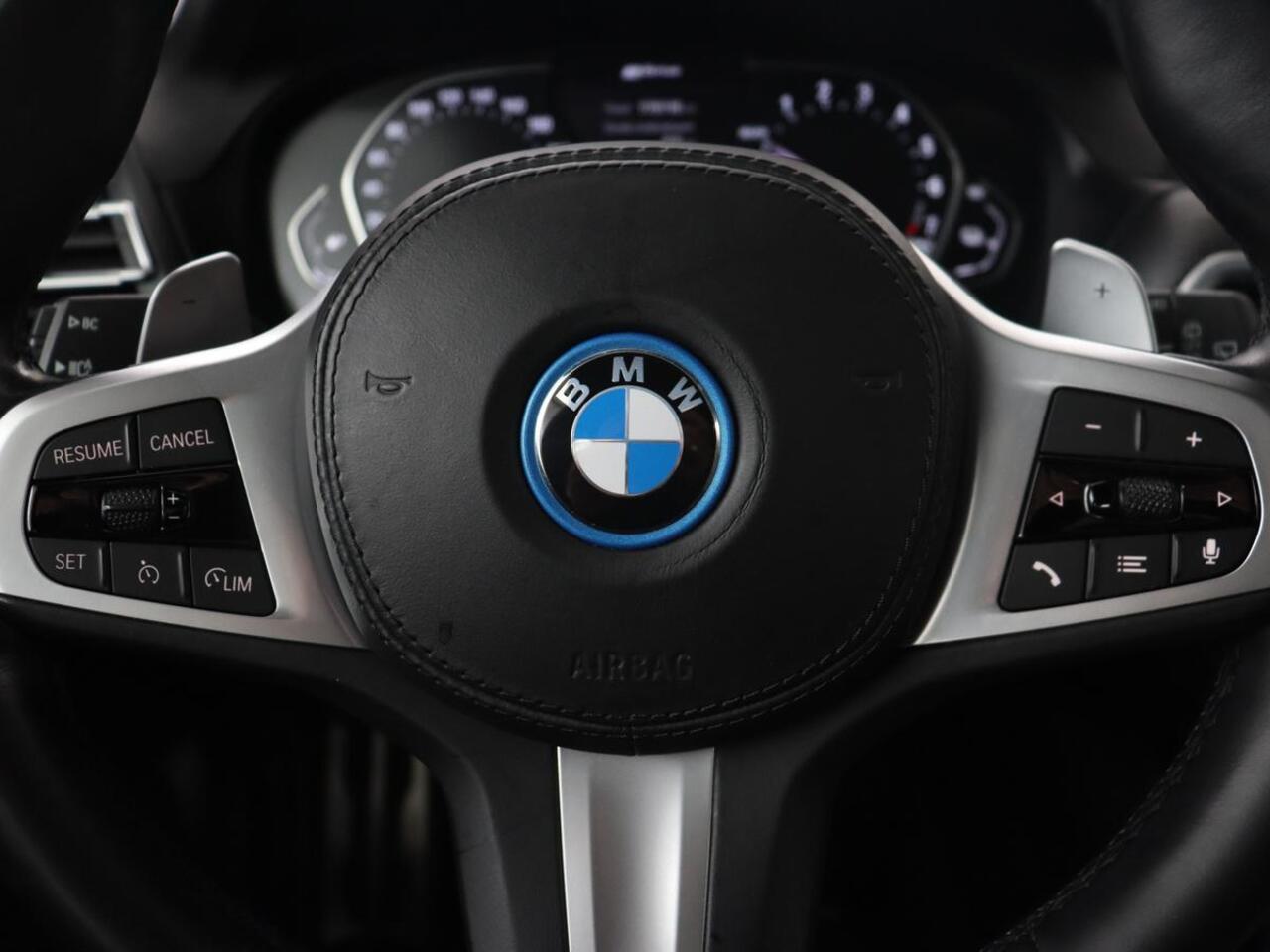 BMW X3 xDrive30e M Sport | Panoramadak | Leder | Stoelverwarming | Camera | Sportstoelen | Carplay | 20'' | Navigatie | Live Cockpit