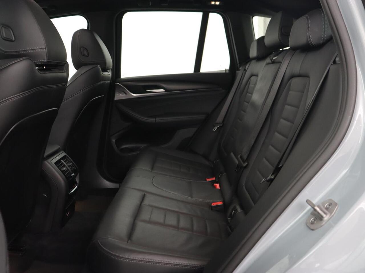 BMW X3 xDrive30e M Sport | Panoramadak | Leder | Stoelverwarming | Camera | Sportstoelen | Carplay | 20'' | Navigatie | Live Cockpit