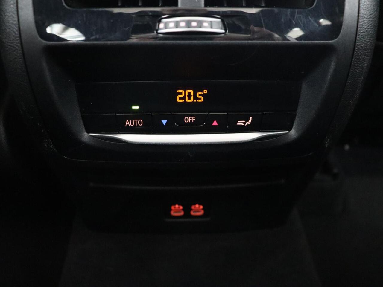 BMW X3 xDrive30e M Sport | Panoramadak | Leder | Stoelverwarming | Camera | Sportstoelen | Carplay | 20'' | Navigatie | Live Cockpit