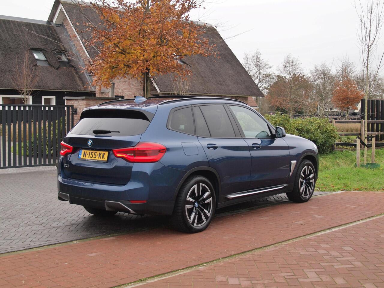 BMW X3 iX3 Executive 80 kWh | Panoramadak | Sfeerverlichting | Camera | Apple Carplay | NL-Auto |