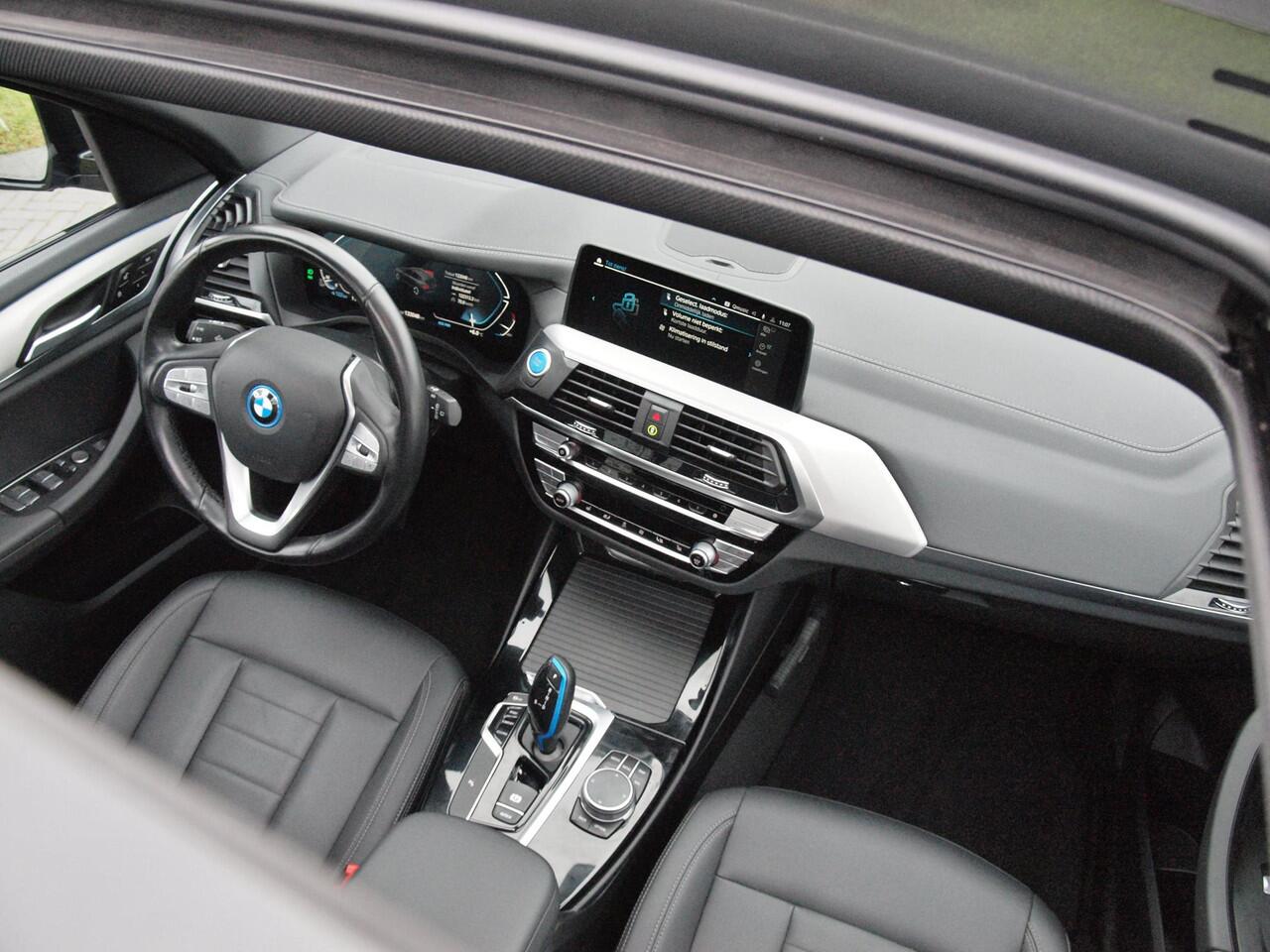 BMW X3 iX3 Executive 80 kWh | Panoramadak | Sfeerverlichting | Camera | Apple Carplay | NL-Auto |