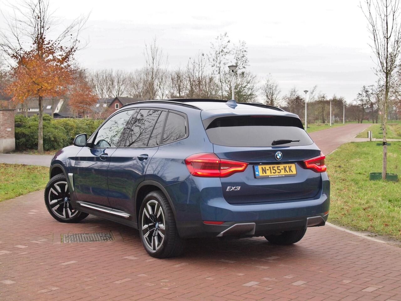 BMW X3 iX3 Executive 80 kWh | Panoramadak | Sfeerverlichting | Camera | Apple Carplay | NL-Auto |