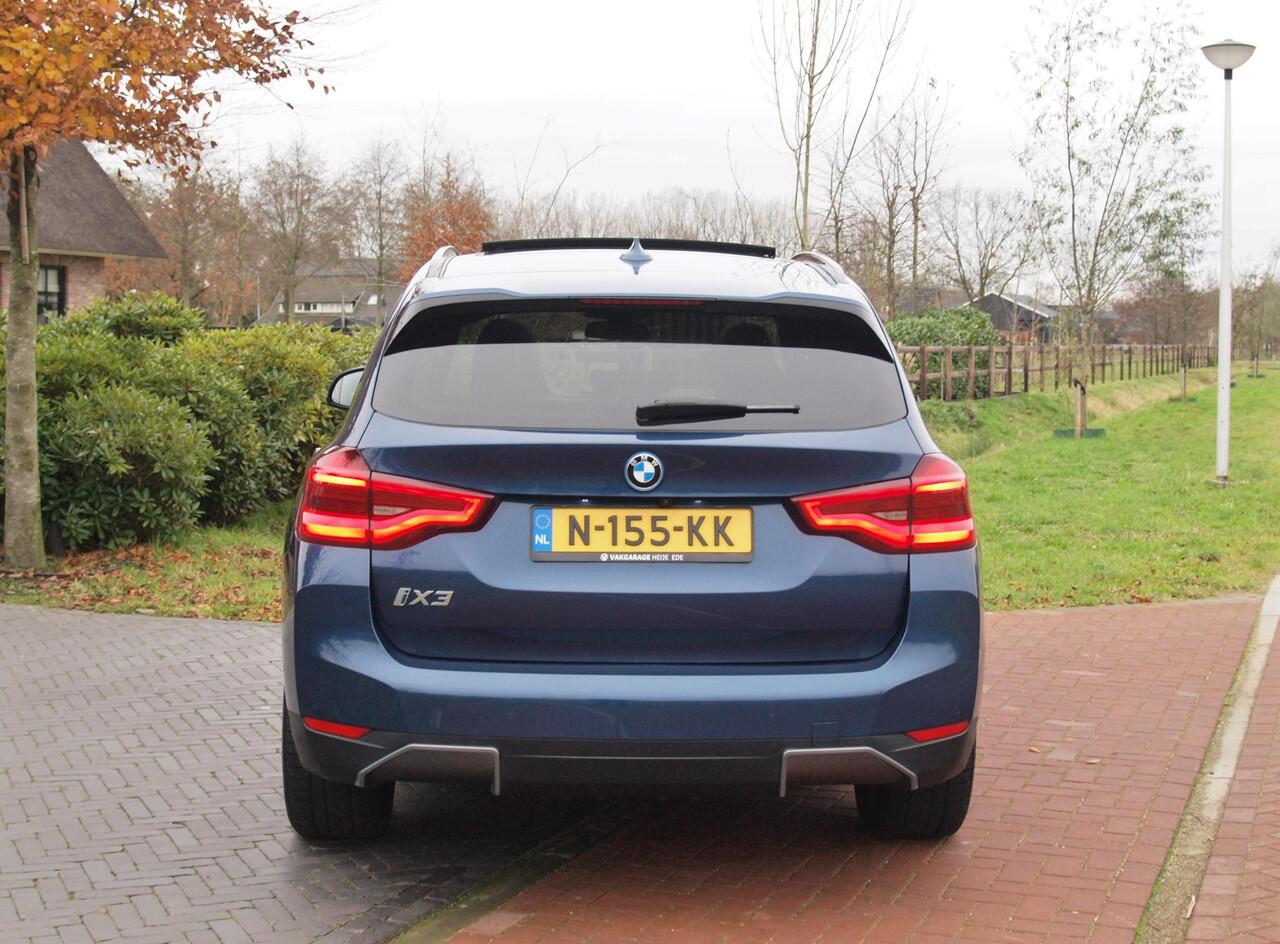 BMW X3 iX3 Executive 80 kWh | Panoramadak | Sfeerverlichting | Camera | Apple Carplay | NL-Auto |