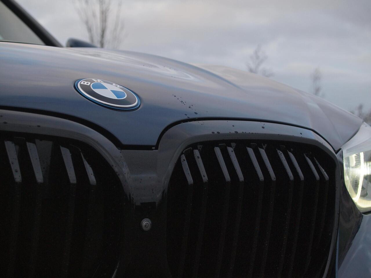 BMW X3 iX3 High Executive 80 kWh | Panoramadak | 360 Camera | Trekhaak | Harman Kardon | Sfeerverlichting |