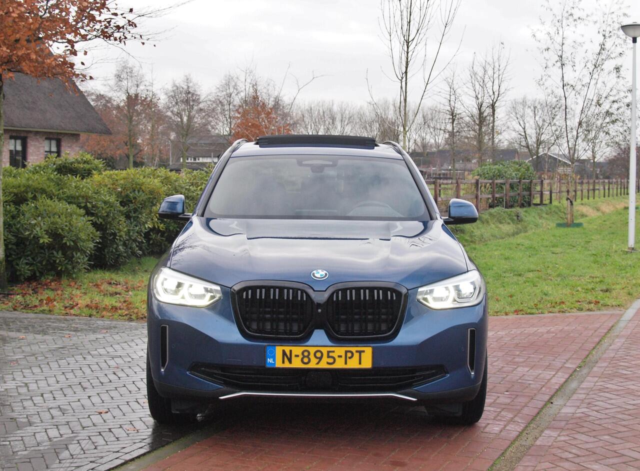 BMW X3 iX3 High Executive 80 kWh | Panoramadak | 360 Camera | Trekhaak | Harman Kardon | Sfeerverlichting |