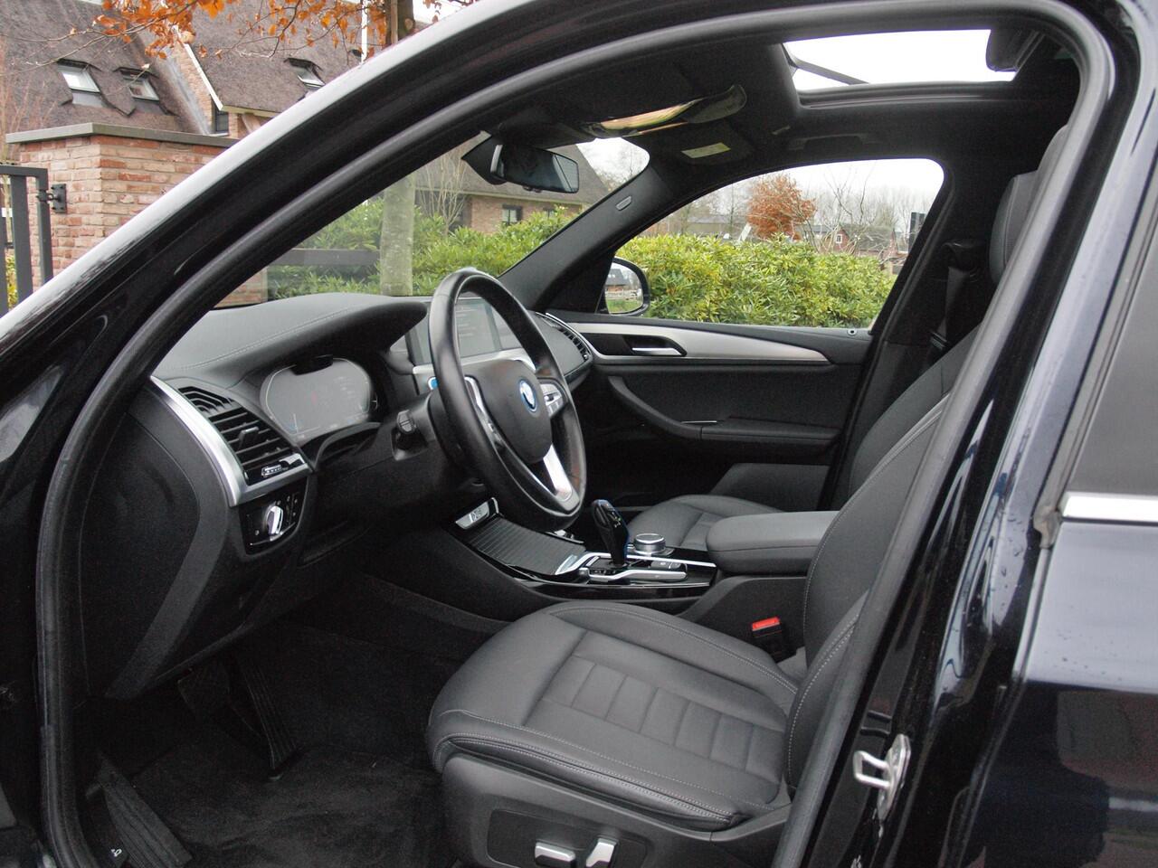 BMW X3 iX3 Executive 80 kWh | Panoramadak | Camera | Apple Carplay | Sfeerverlichting |