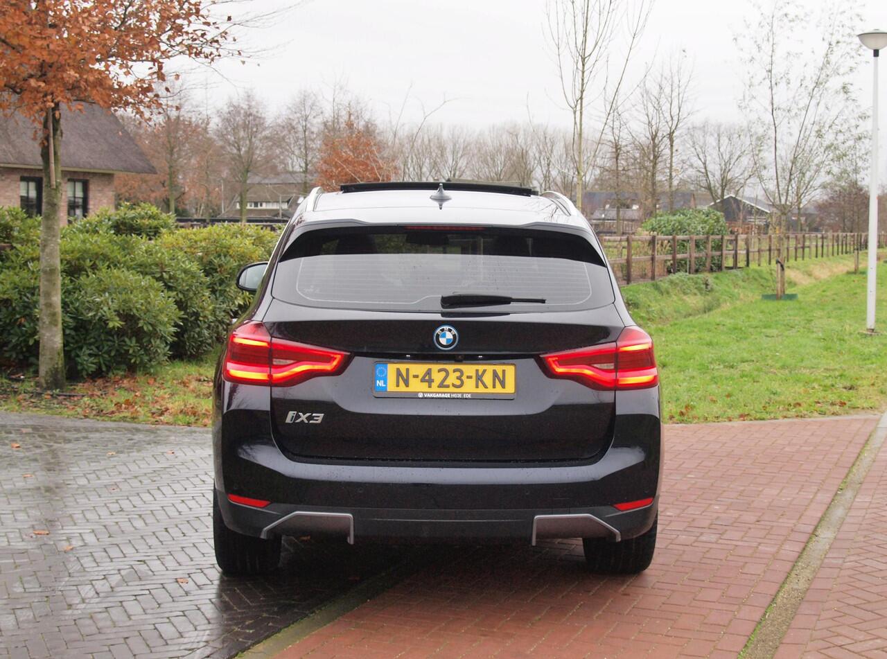 BMW X3 iX3 Executive 80 kWh | Panoramadak | Camera | Apple Carplay | Sfeerverlichting |