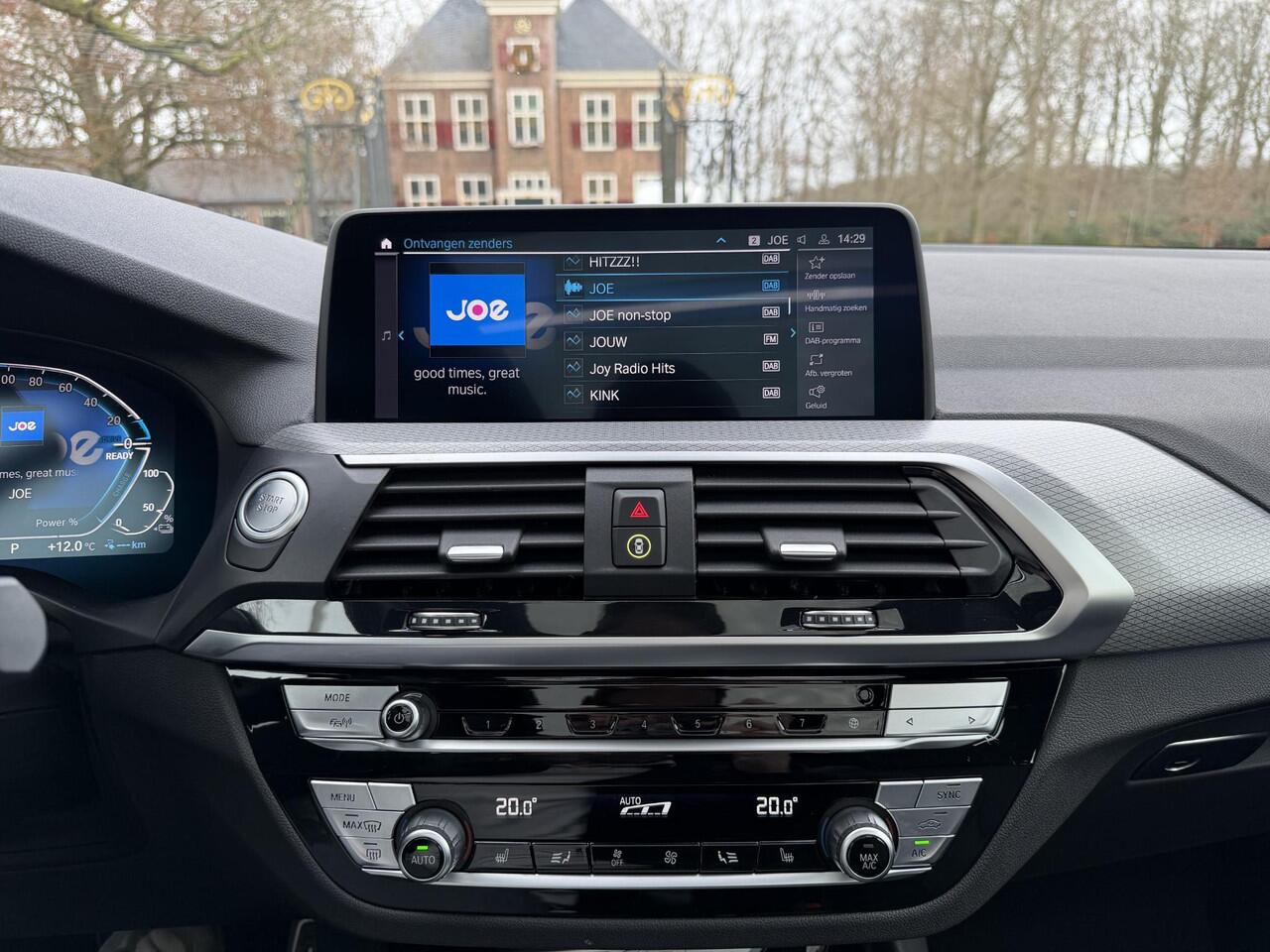 BMW X3 xDrive30e | M-Sport | HUD | Pano | Leder |