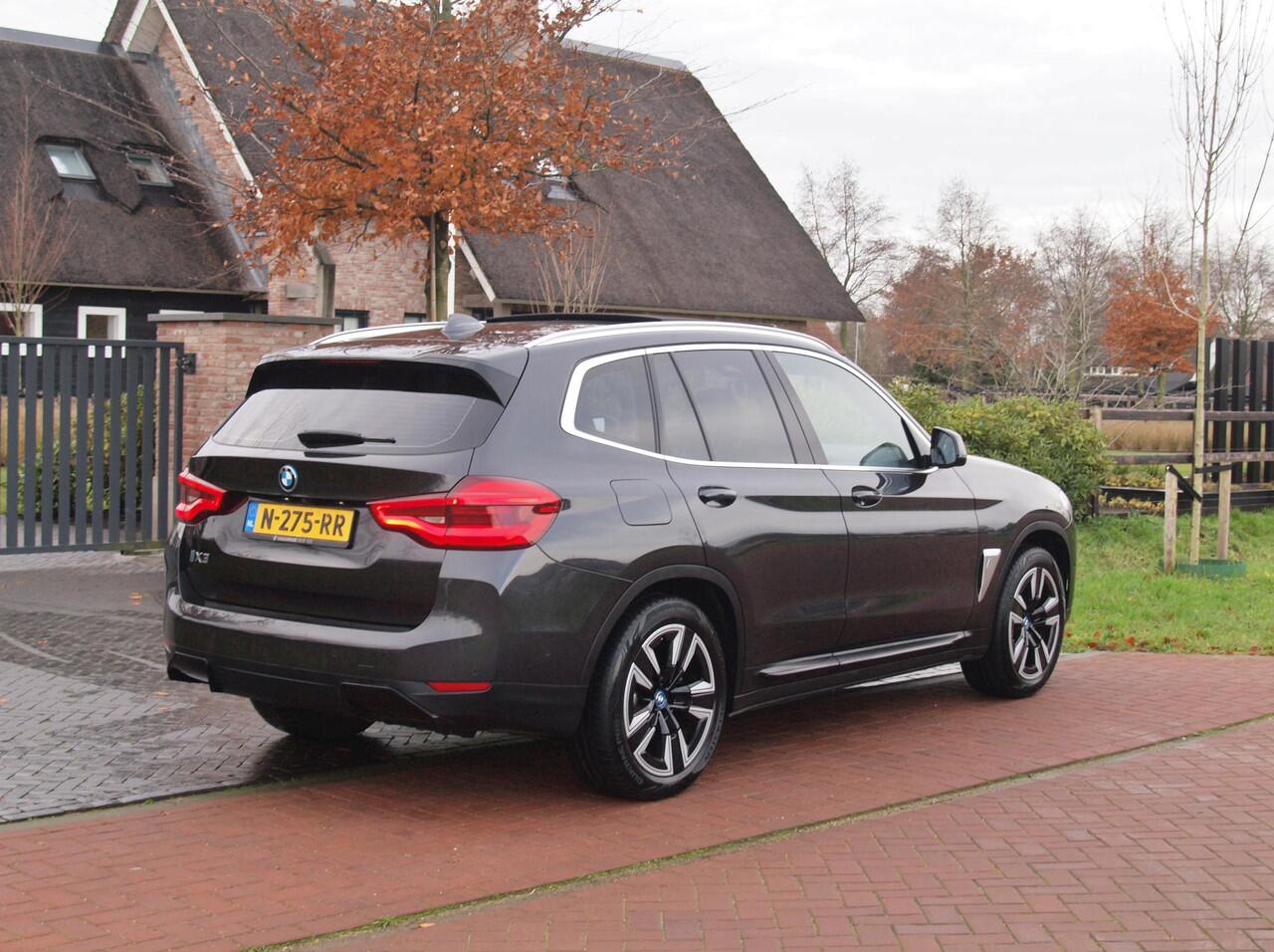 BMW X3 iX3 Executive 80 kWh | SOH 100% | Panoramadak | Camera | Sfeerverlichting | Apple Carplay |