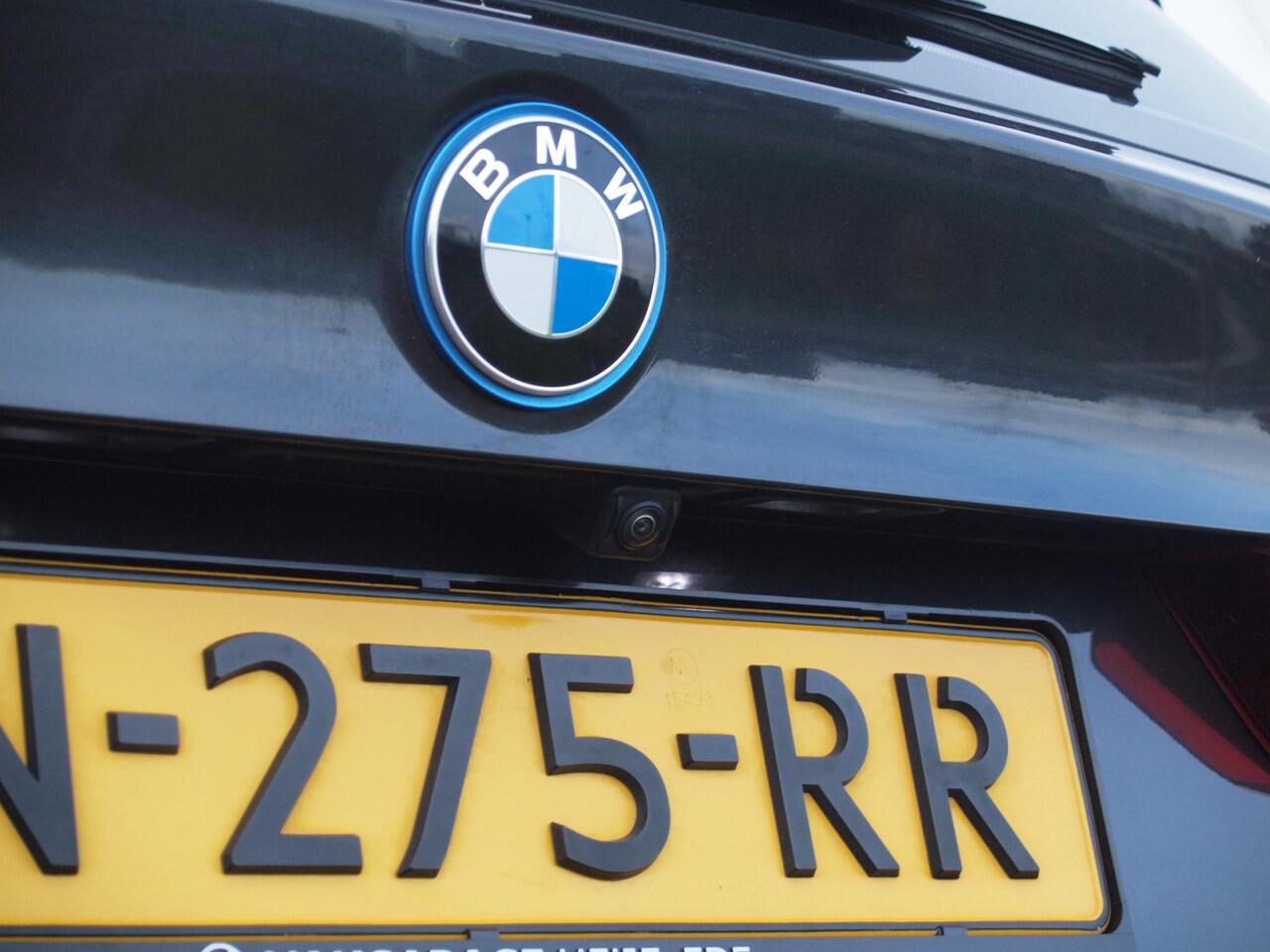 BMW X3 iX3 Executive 80 kWh | SOH 100% | Panoramadak | Camera | Sfeerverlichting | Apple Carplay |