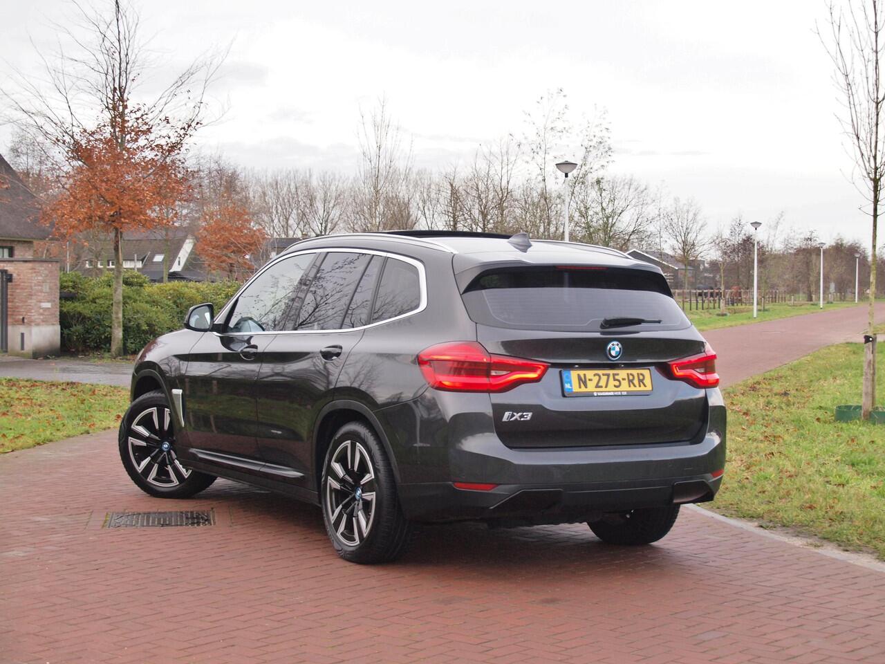 BMW X3 iX3 Executive 80 kWh | SOH 100% | Panoramadak | Camera | Sfeerverlichting | Apple Carplay |