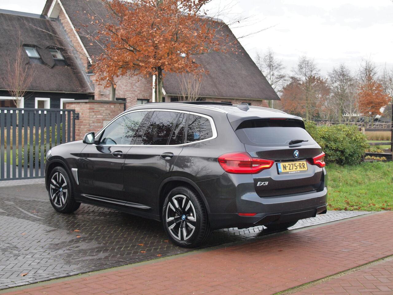 BMW X3 iX3 Executive 80 kWh | SOH 100% | Panoramadak | Camera | Sfeerverlichting | Apple Carplay |